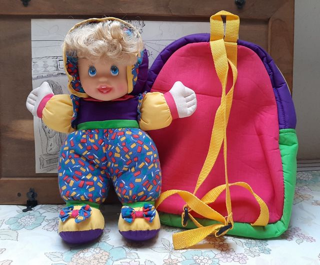 Mochila con muñeca