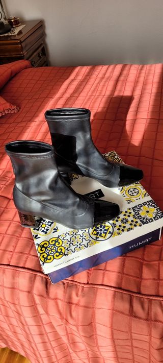 Botines de piel y charol negros 37