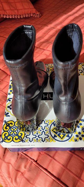 Botines de piel y charol negros 37