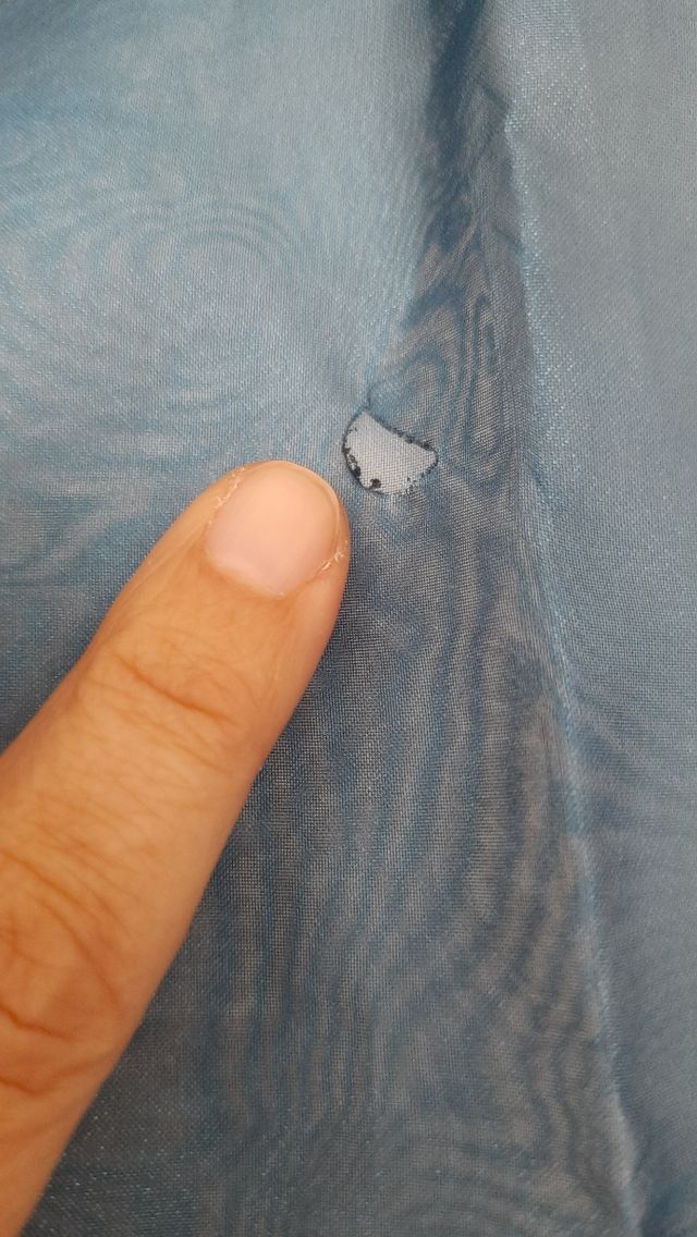 Chal azul tornasolado con ribete de raso