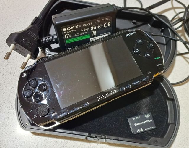 psp con cargador y batería nueva