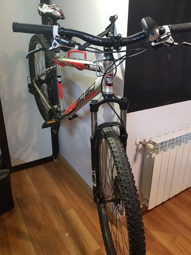 Bicicleta de montaña muy cuidada