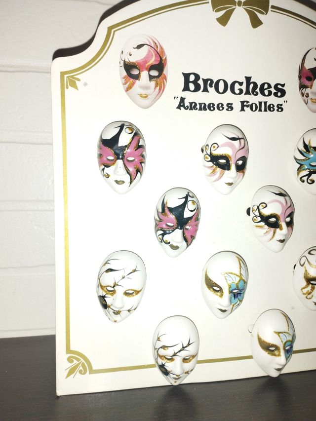 Broche aguja mascara Veneciana.