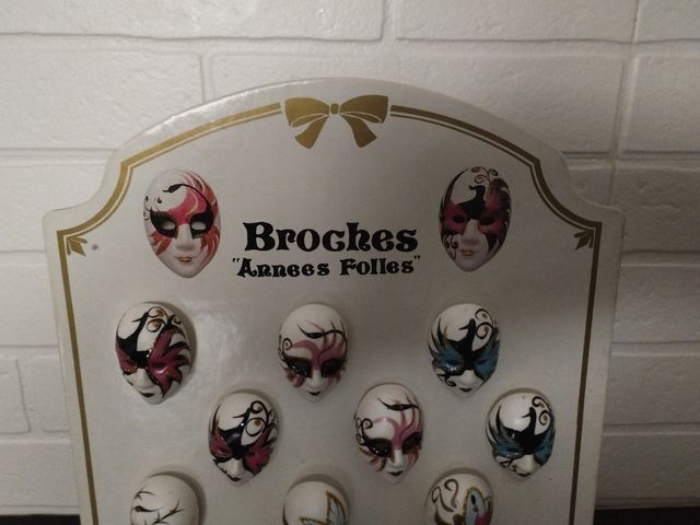 Broche aguja mascara Veneciana.