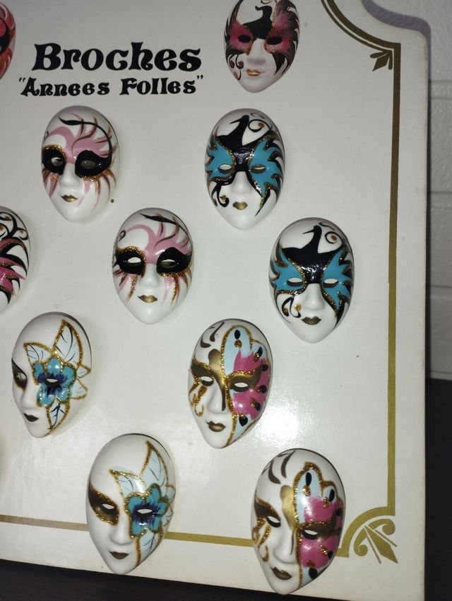 Broche aguja mascara Veneciana.