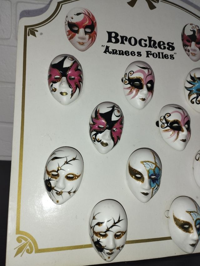 Broche aguja mascara Veneciana.