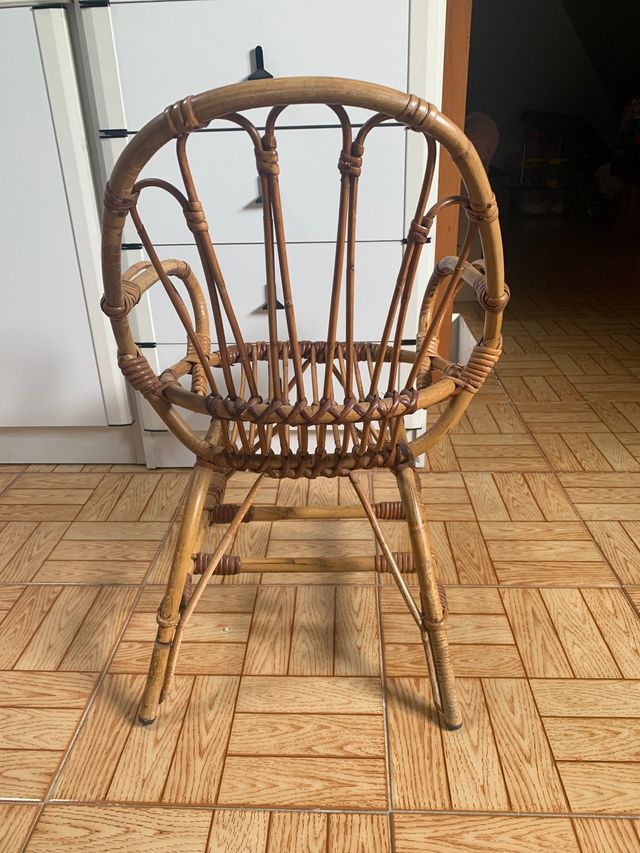 Silla de niños de mimbre