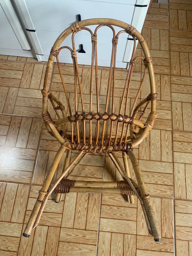 Silla de niños de mimbre