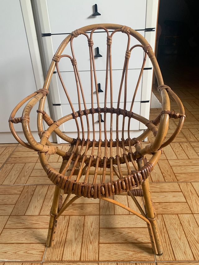 Silla de niños de mimbre