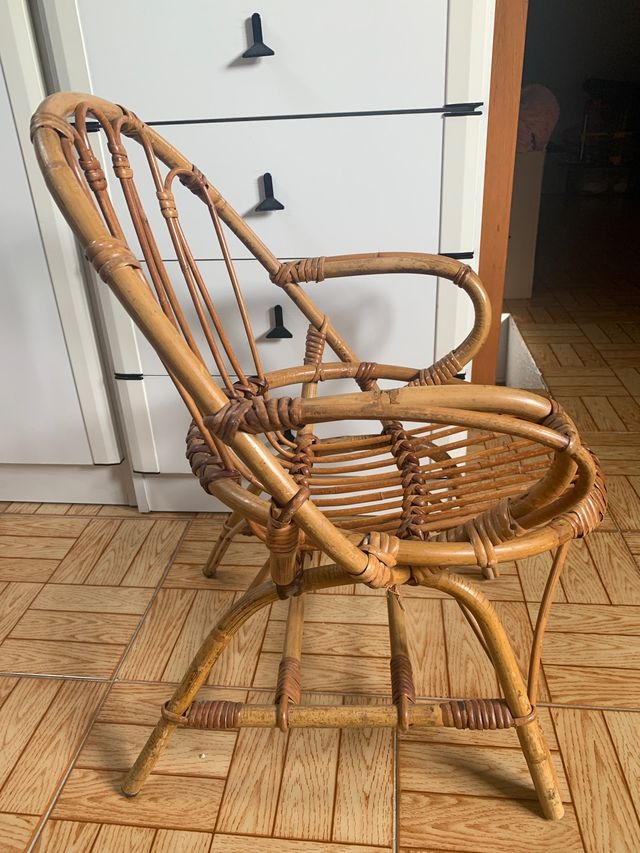 Silla de niños de mimbre