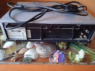 vendo reproductor JVC con 18 películas incluidas.