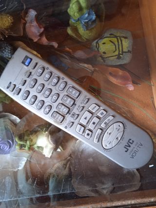 vendo reproductor JVC con 18 películas incluidas.