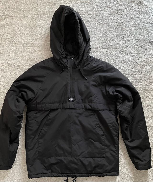 Chaqueta con bolsillo de canguro Pull&Bear (M)