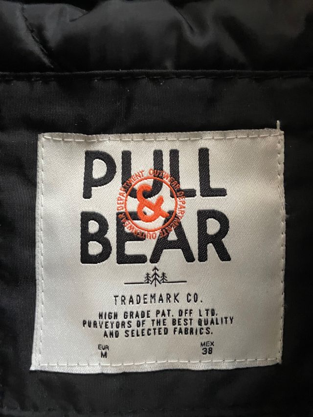Chaqueta con bolsillo de canguro Pull&Bear (M)