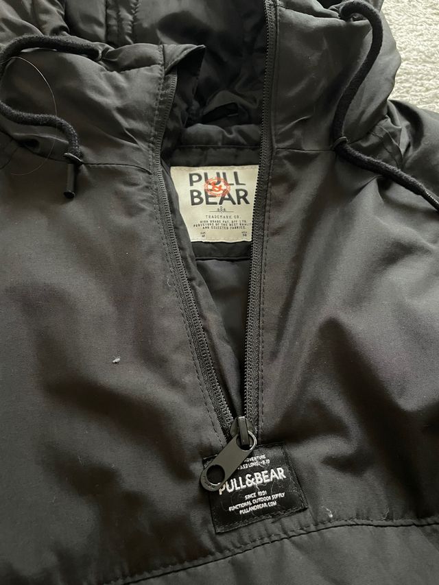 Chaqueta con bolsillo de canguro Pull&Bear (M)