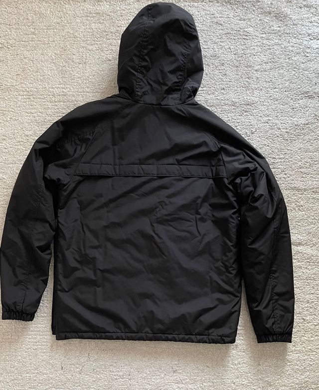 Chaqueta con bolsillo de canguro Pull&Bear (M)