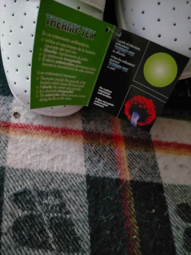 CALZADO SANITARIO ORTOPEDICO Y ANTIBACTERIANO.