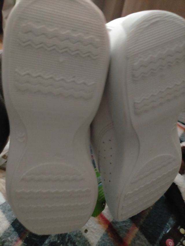 CALZADO SANITARIO ORTOPEDICO Y ANTIBACTERIANO.