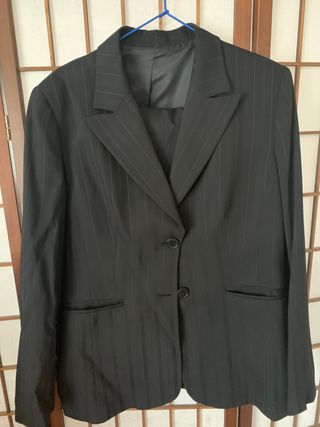 Traje de mujer negro 