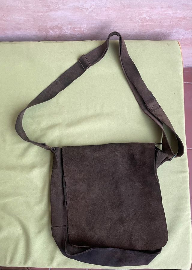 Bolso de auténtica piel. Natural medidas 35x30x7