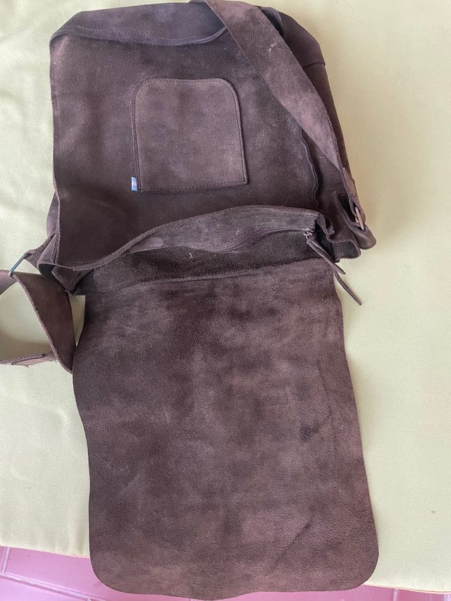 Bolso de auténtica piel. Natural medidas 35x30x7