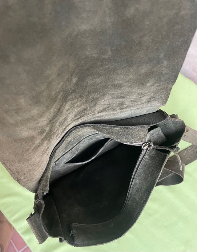 Bolso de auténtica piel. Natural medidas 35x30x7