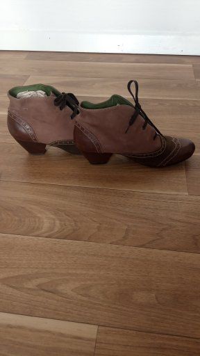 Botín cordones marca Wonders