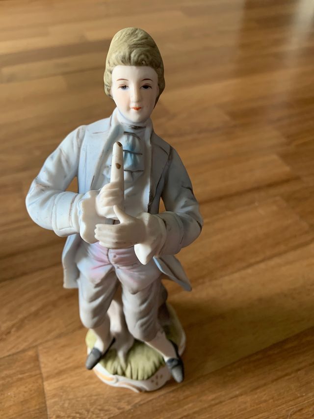 Statuina in porcellana