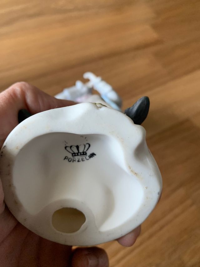 Statuina in porcellana