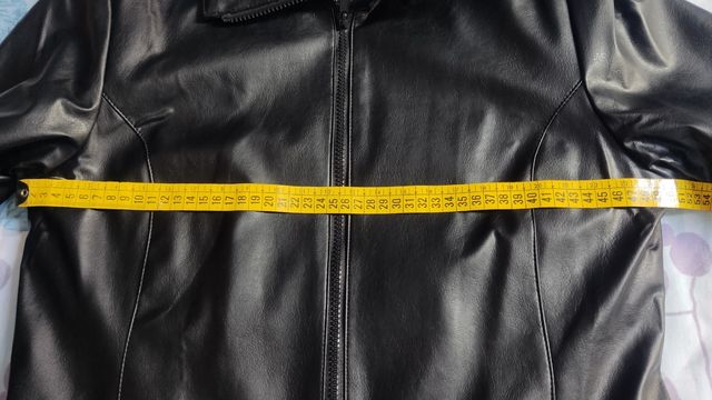 Cazadora negra acolchada, sin estrenar.