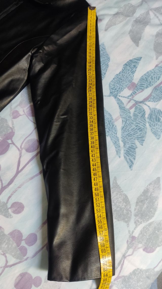 Cazadora negra acolchada, sin estrenar.