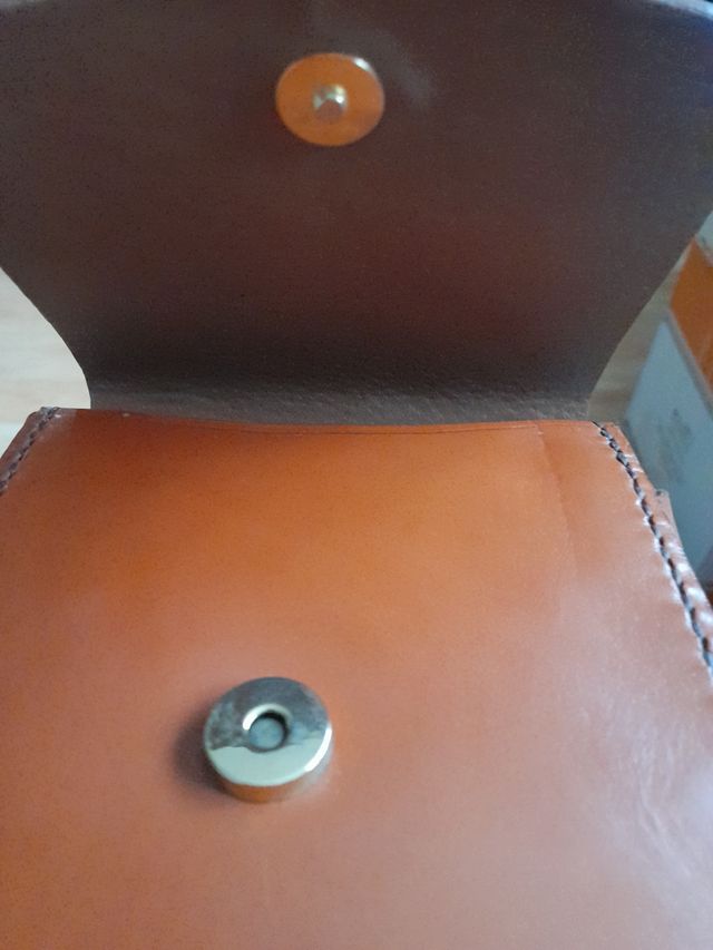 Bolso de cuero. Artesania