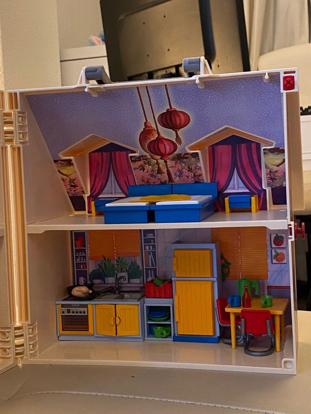 Casita PLAYMOBIL con figuras y accesorios