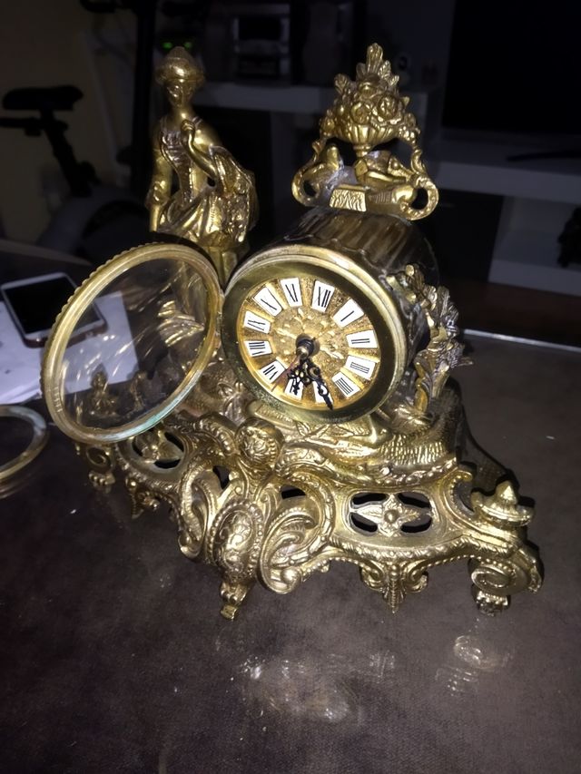 orologio in bronzo molto antico.