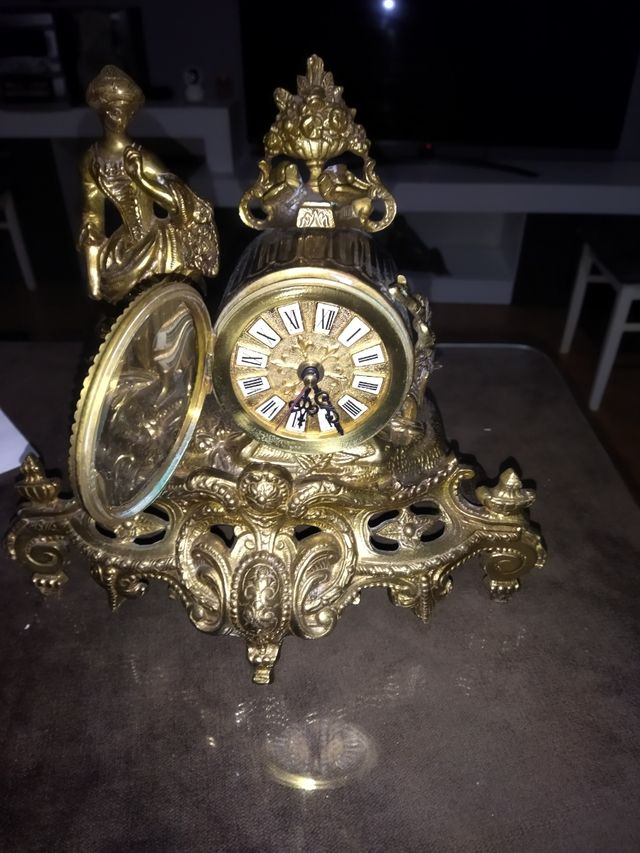 orologio in bronzo molto antico.