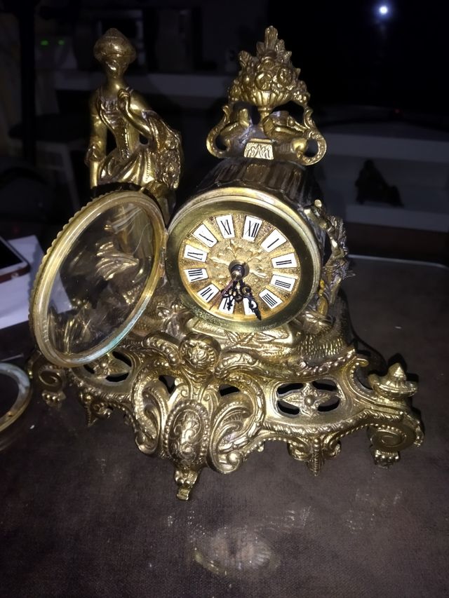 orologio in bronzo molto antico.