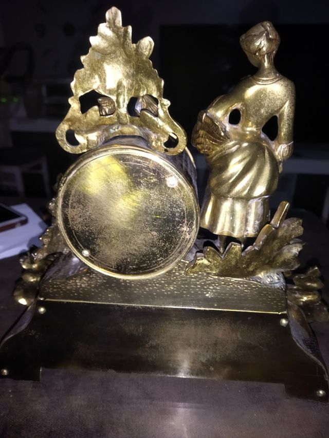 orologio in bronzo molto antico.