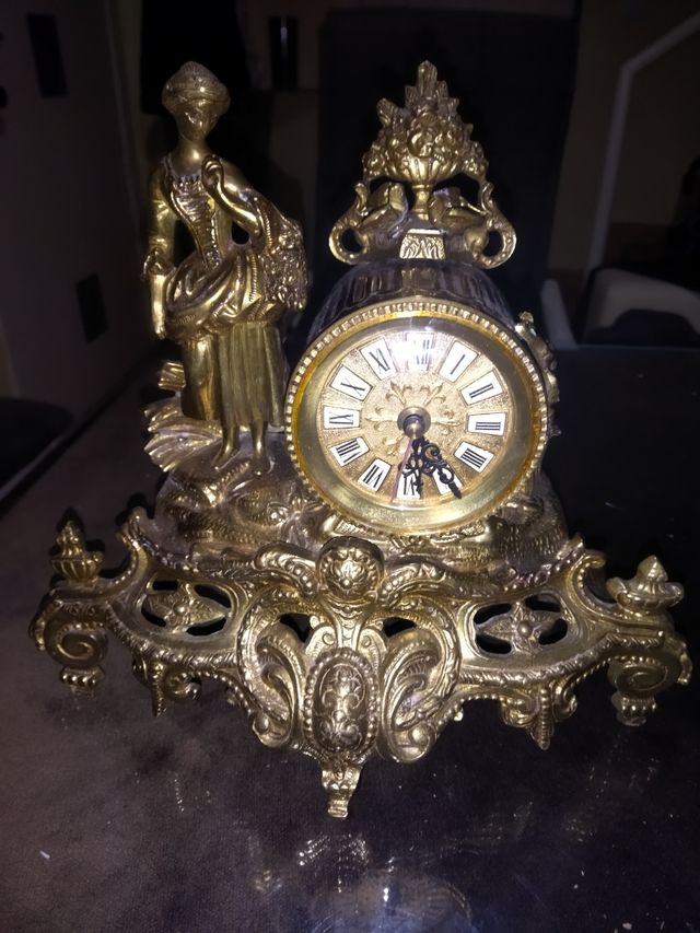 orologio in bronzo molto antico.