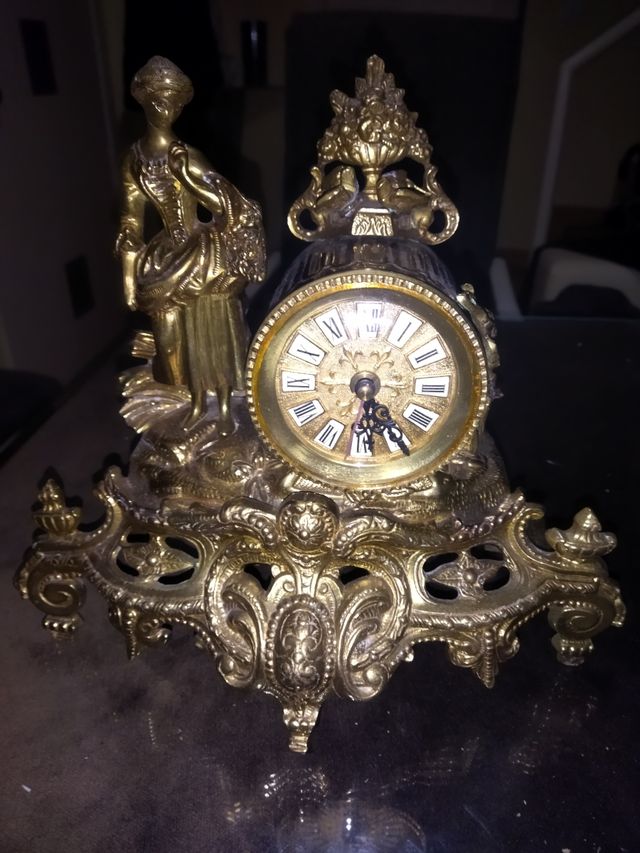 orologio in bronzo molto antico.