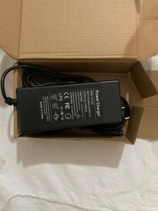cargador patínete eléctrico Xiaomi 