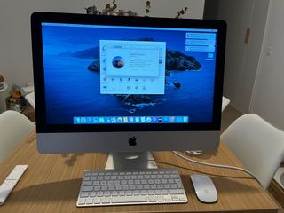 iMac 21,5' con Apple Magic Mouse y keyboard 