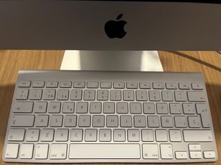 iMac 21,5' con Apple Magic Mouse y keyboard 
