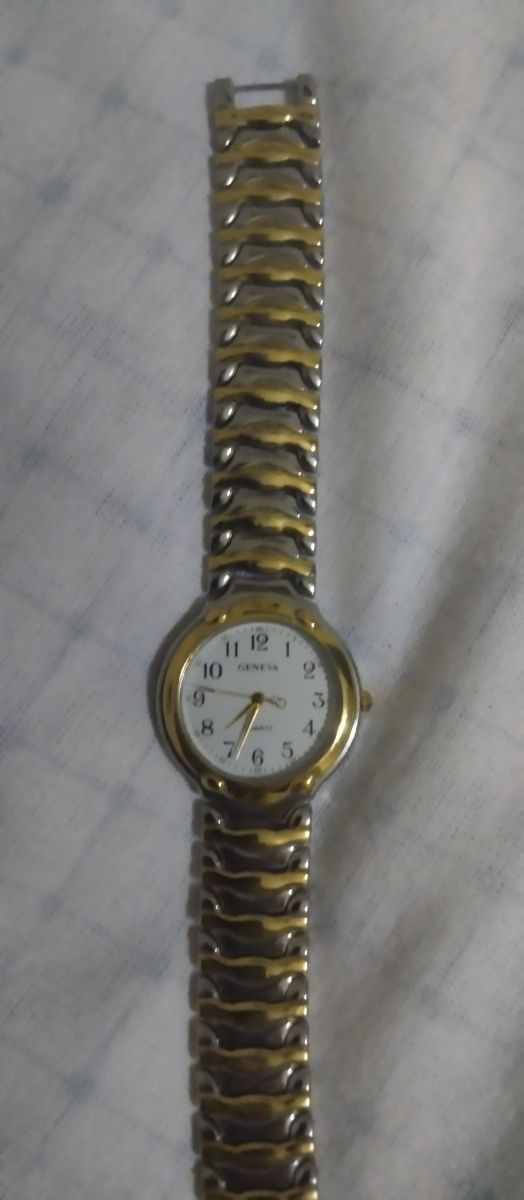 Reloj Dorado
