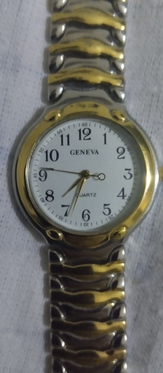 Reloj Dorado