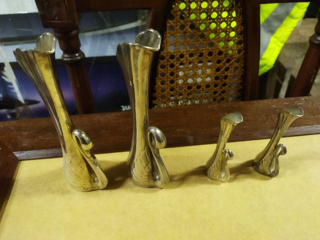 violette in metallo antico