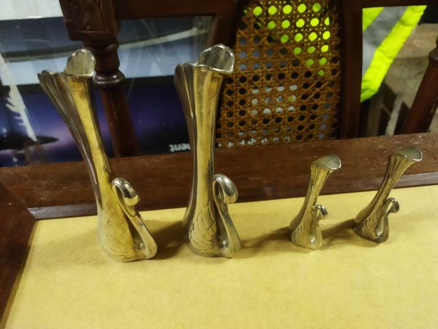 violette in metallo antico