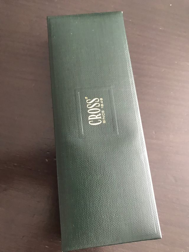 Estuche con bolígrafo y abrecartas