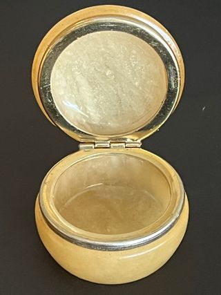 Guarda jóias italiano em alabastro