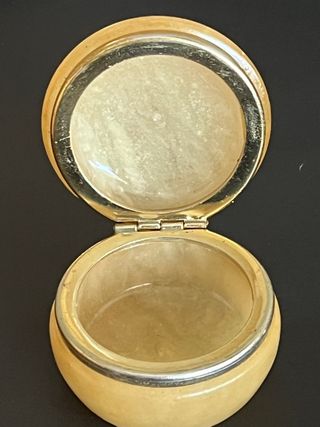 Guarda jóias italiano em alabastro