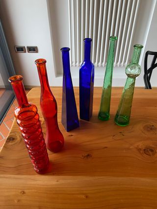 Bottiglie colorate 